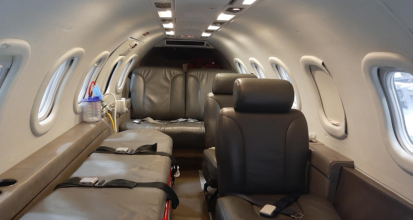 bombardier learjet stretcher